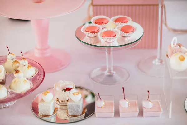 Heerlijke Bruiloft Receptie Candy Bar Dessert Tafel Vol Met Taarten — Stockfoto