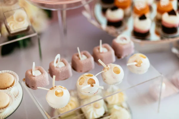 Heerlijke Bruiloft Receptie Candy Bar Dessert Tafel Vol Met Taarten — Stockfoto