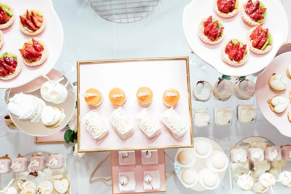 Wedding Candy Bar Tafel Taarten Andere Zoete Feestelijke Desserts — Stockfoto