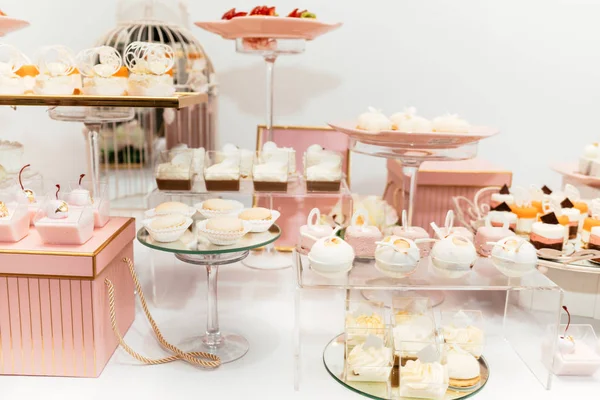 Wedding Candy Bar Tafel Taarten Andere Zoete Feestelijke Desserts — Stockfoto