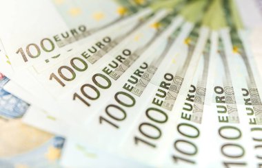 Farklı Euro banknot yığın görünümü Kapat
