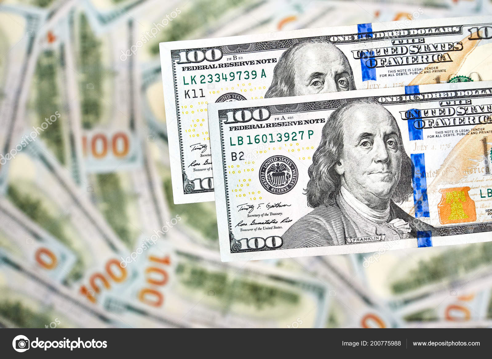 100 ドル紙幣のマクロ撮影 100 ドル紙幣の背景 — ストック編集用写真©DUBASYK#200775988