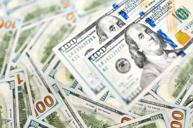 Makro çekim yeni bir 100 dolarlık banknot. 100 dolar faturaları arka plan