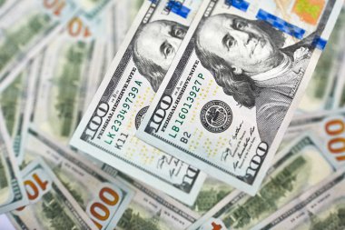 Makro çekim yeni bir 100 dolarlık banknot. 100 dolar faturaları arka plan