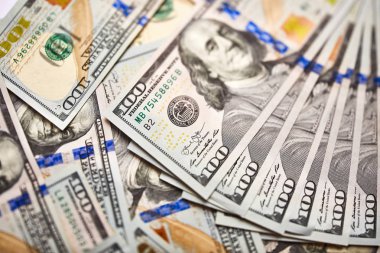 Yukarıdan Amerikan parası yüz doları bill görünümün arka planına duvar kağıdı. Bize 100 banknotlar.