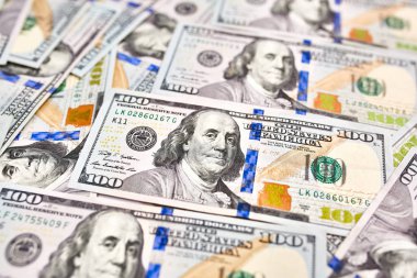 Yukarıdan Amerikan parası yüz doları bill görünümün arka planına duvar kağıdı. Bize 100 banknotlar.