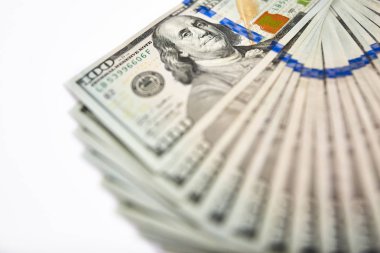 Makro çekim yeni bir 100 dolarlık banknot. 100 dolar faturaları arka plan