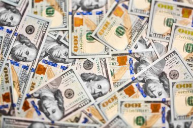 Yukarıdan Amerikan parası yüz doları bill görünümün arka planına duvar kağıdı. Bize 100 banknotlar.