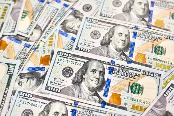 Makro çekim yeni bir 100 dolarlık banknot. 100 dolar faturaları arka plan