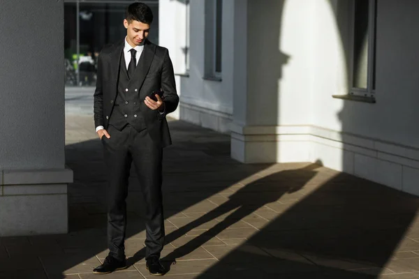 Portrait Young Businessman Using Smartphone Outdoors — Stock Photo, Image