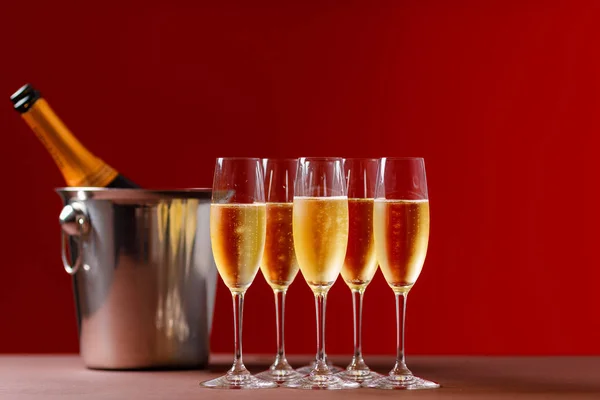 Bicchieri Champagne Frizzante Bottiglia Tanti Bicchieri Con Spumante — Foto Stock