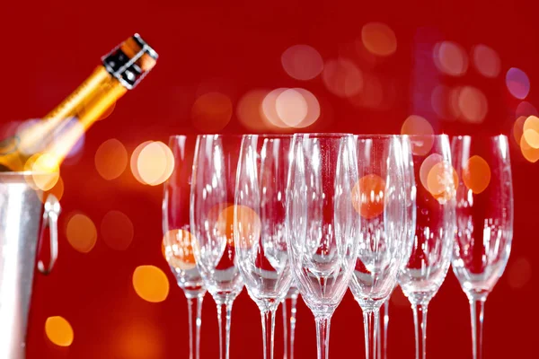 Şişe Şampanya Soğutucu Içinde Bardak Lezzetli Şampanya Parti Tatil Kutlama — Stok fotoğraf