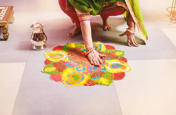 Mulheres Colorindo Tradição Arte Arroz Colorido Arte Areia Rangoli Chão — Fotografia de Stock
