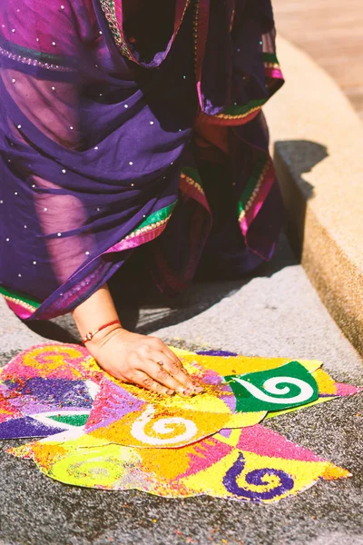 Mulheres Decoração Coloração Tradição Arte Arroz Colorido Arte Areia Rangoli — Fotografia de Stock