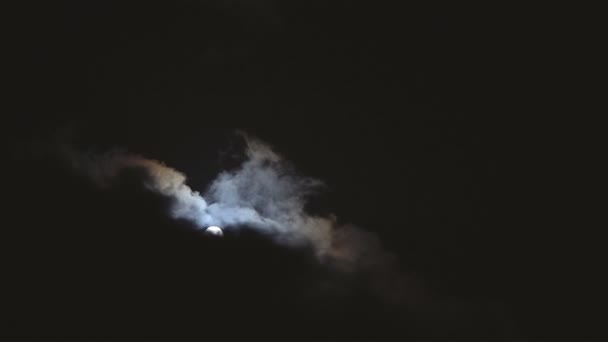 夜空の月を通過する雲の時間経過 — ストック動画