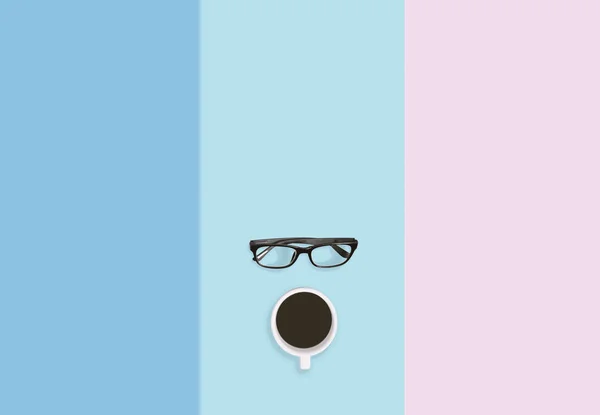 甘いパステル カラーの背景を持つ近代的なビジネス職場のコーヒー ブレークのコンセプトです ブラック コーヒーとコピー スペースとコーヒーの時間の概念のための眼鏡のカップ — ストック写真
