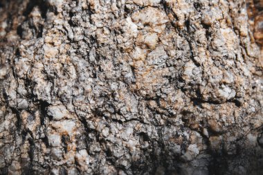 Küçük parlak ve parlak keskin parçalar üzerinde yüzey ayrıntı ile dokulu yakın çekim grungy rock. Doğal arka plan.