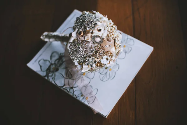 Mooie Handgemaakte Sieraden Pearl Broche Boeket Voor Bruid Bruiloft Boeket — Stockfoto