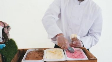 Dondurma mağaza satışı.