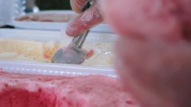 Dondurma mağaza satışı.