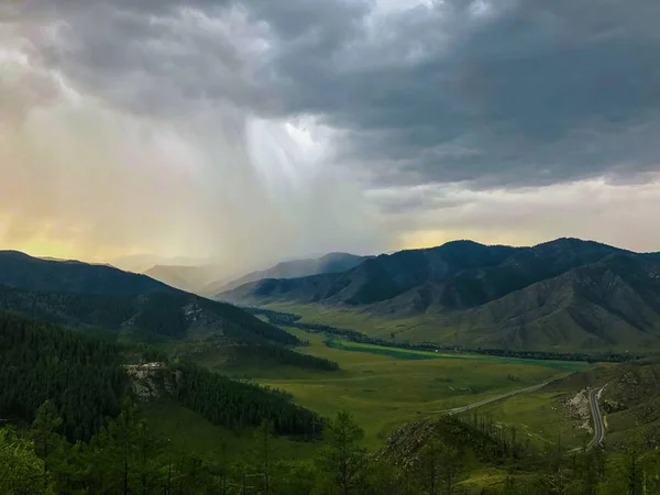 Letní Krajina Hory Řeky Déšť Mraky Pozadí Pohled Shora Zelené — Stock fotografie