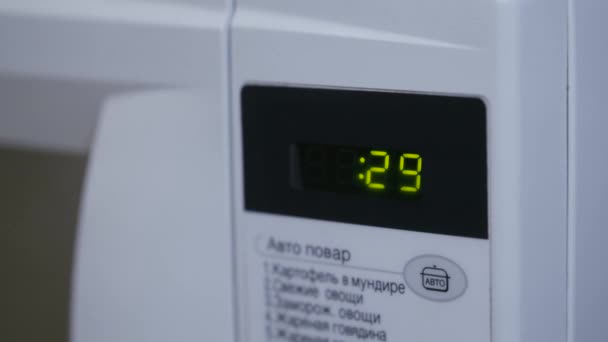 Reloj digital del horno de microondas Cuenta atrás 30 segundos. Vídeo 4k . — Vídeo de stock