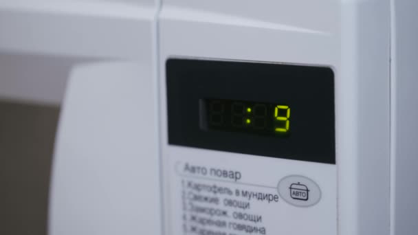 Cyfrowy zegar z kuchenka mikrofalowa odliczanie 10 sekund — Wideo stockowe