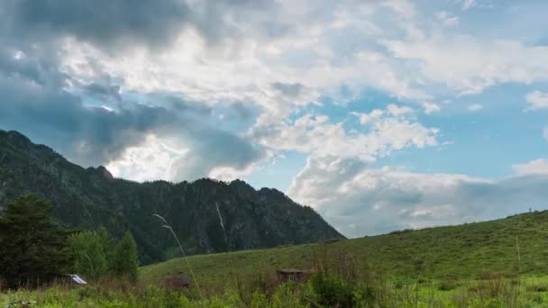 Bela Cronologia Aérea Nas Montanhas Nuvens Flutuam Pelo Céu Natureza — Vídeo de Stock