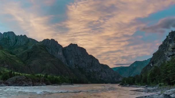 Hermoso Timelapse Aéreo Las Montañas Las Nubes Flotan Través Del — Vídeos de Stock