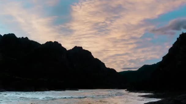 Hermoso Timelapse Aéreo Las Montañas Las Nubes Flotan Través Del — Vídeos de Stock