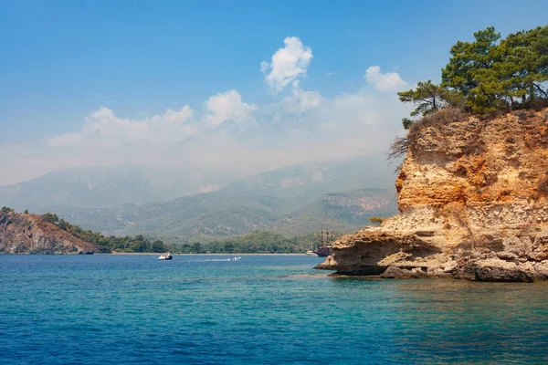 Bellissimo paesaggio marino tranquillo, vista dalla spiaggia — Foto Stock