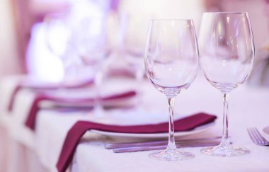 Bir olay parti ya da düğün için ayarlanan tablo. Düğün yemeğinde Restoran