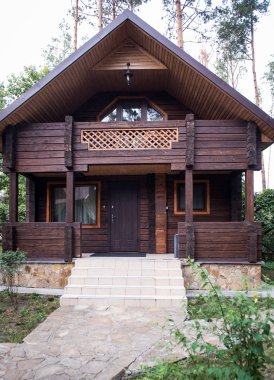 Doğal ahşaptan ev