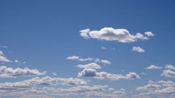 움직이는 구름과 푸른 하늘 — 비디오