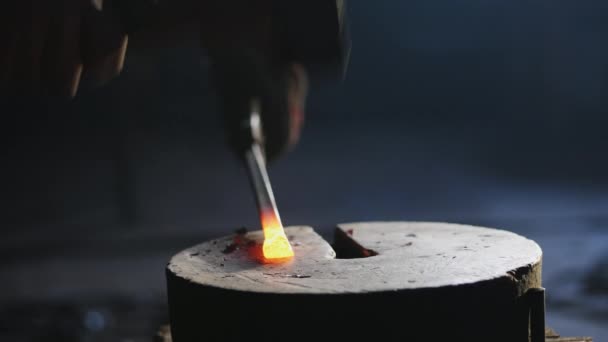 Smithy Sparks Blacksmith Hitting Hot Metal Massive Hammer Anvil Slow — Stock Video