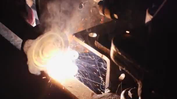 金属工业中的焊接 — 图库视频影像