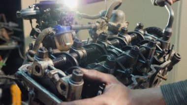 Araç bakım. Araba motoru tamir