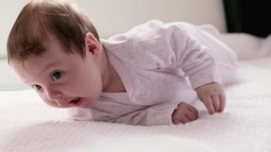 Bebek yalan mide üzerine