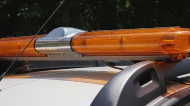 Sarı uyarı lightbar güvenlik arabada yanıp sönen