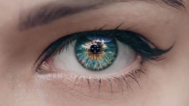 Composto Digital Blinking Eye Com Interface Tecnologia Macro Menina Olho — Vídeo de Stock