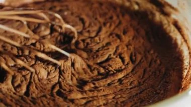 Hamur için çikolatalı kek yapma