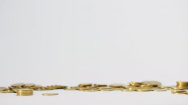 Altın renkli sikke yükselen sütunlar