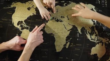 A yeni çelme takmak bir seyahat harita planlama aile