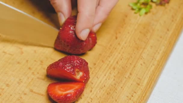 Knife in woomen hand cutting a fresh strawberry — Stock Video