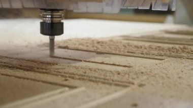 CNC yakın çekim ile makinede ahşap değirmeni