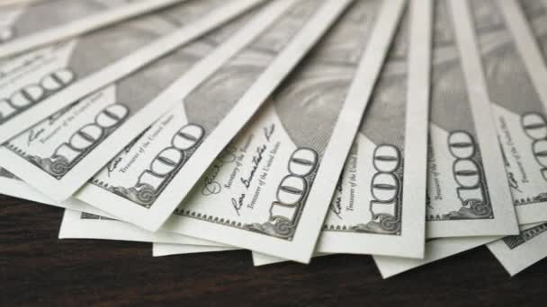 100 dolarové bankovky se plynule otáčejí — Stock video