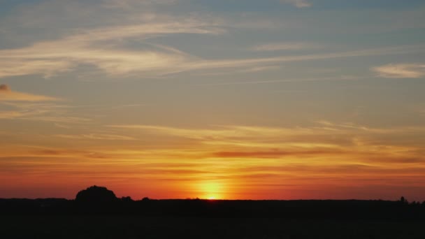 Prachtige zonsondergang in de natuur — Stockvideo