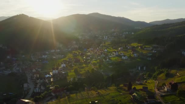 Γραφική εναέρια άποψη του χωριού Polyanytsya, Ουκρανία — Αρχείο Βίντεο
