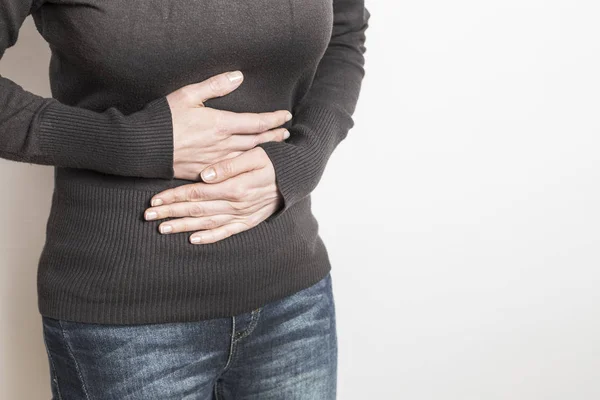 Mulher Segurando Barriga Dor Abdominal — Fotografia de Stock