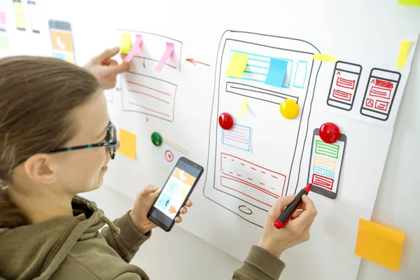 Graphic Designer Develops Web Applications Mobile Phones User Experience — Stock Photo, Image